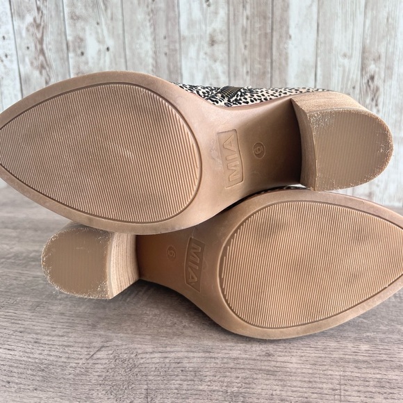 Mia Animal Print Tracee Heeled Boots - Picture 3 of 5